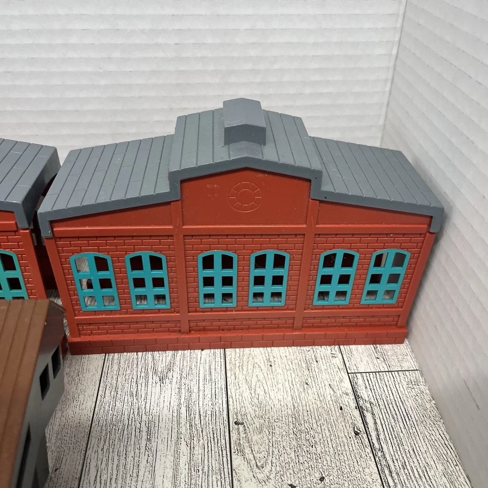 Thomas & Friends TrackMaster Buildings Lot - Water Tower, Footbridge, Sheds